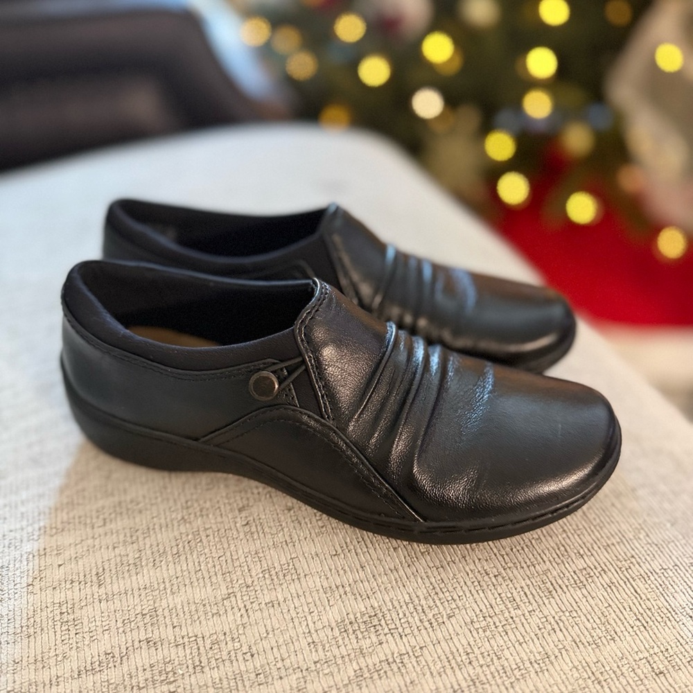 Clarks Black Leather Loafers for women’s